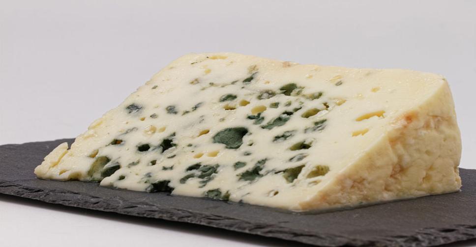 wedge of roquefort blue cheese on pizza
