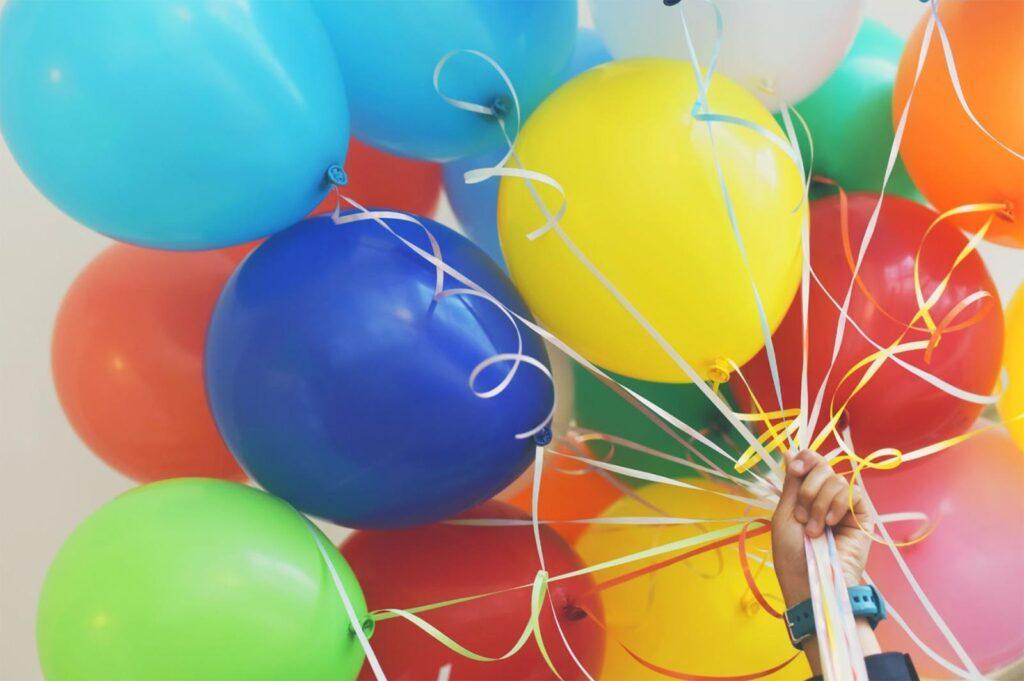 balloons and pizza party for kids