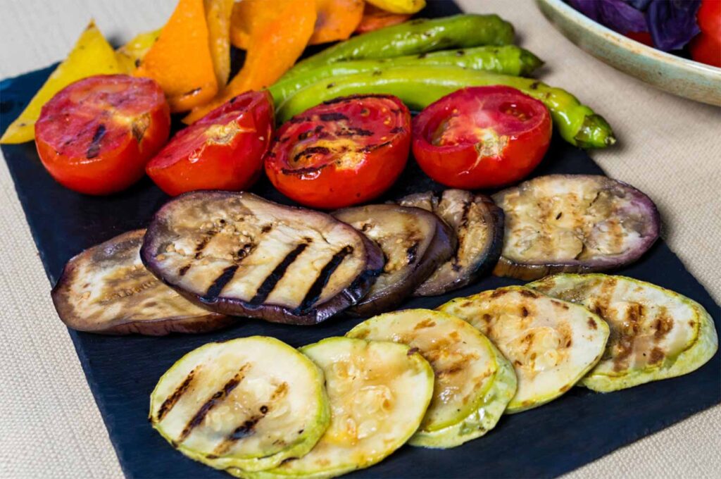 grilling pizzas with vegetables