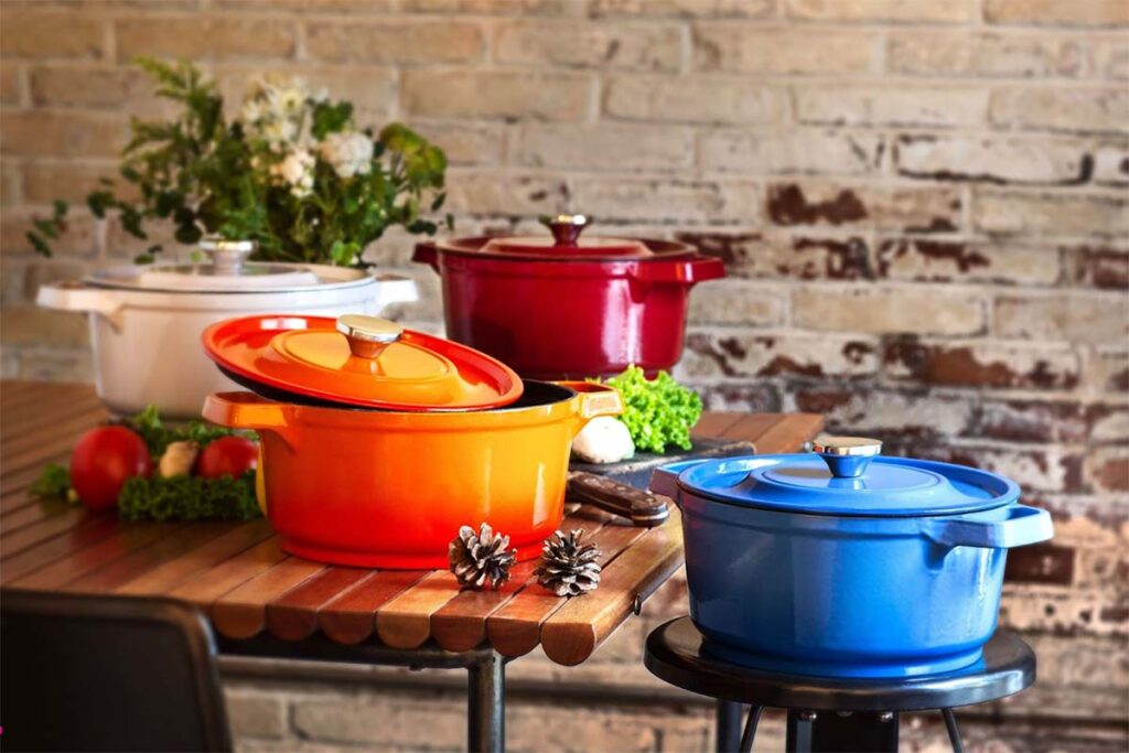 4 colorful dutch ovens for pizza