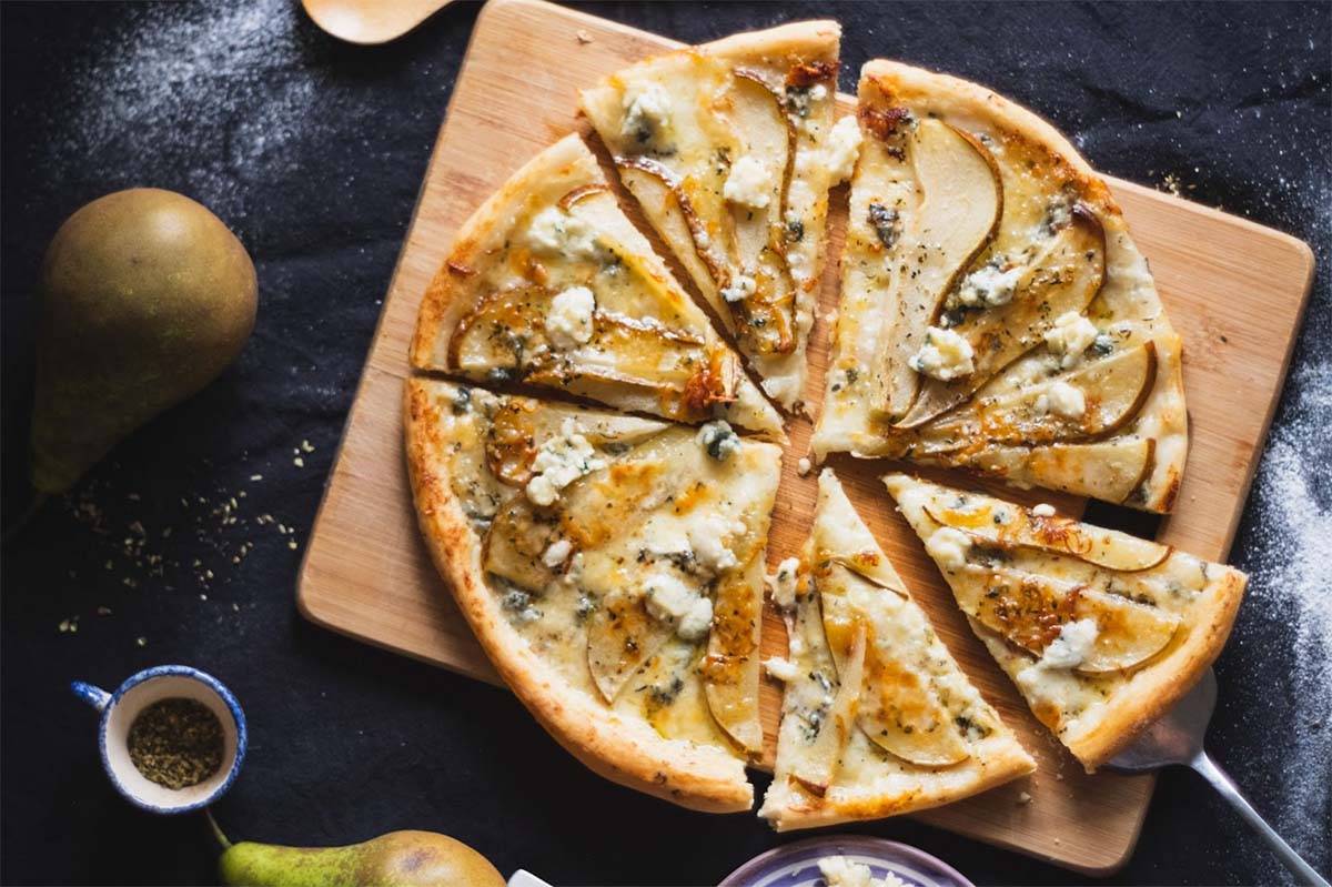 pears on pizza
