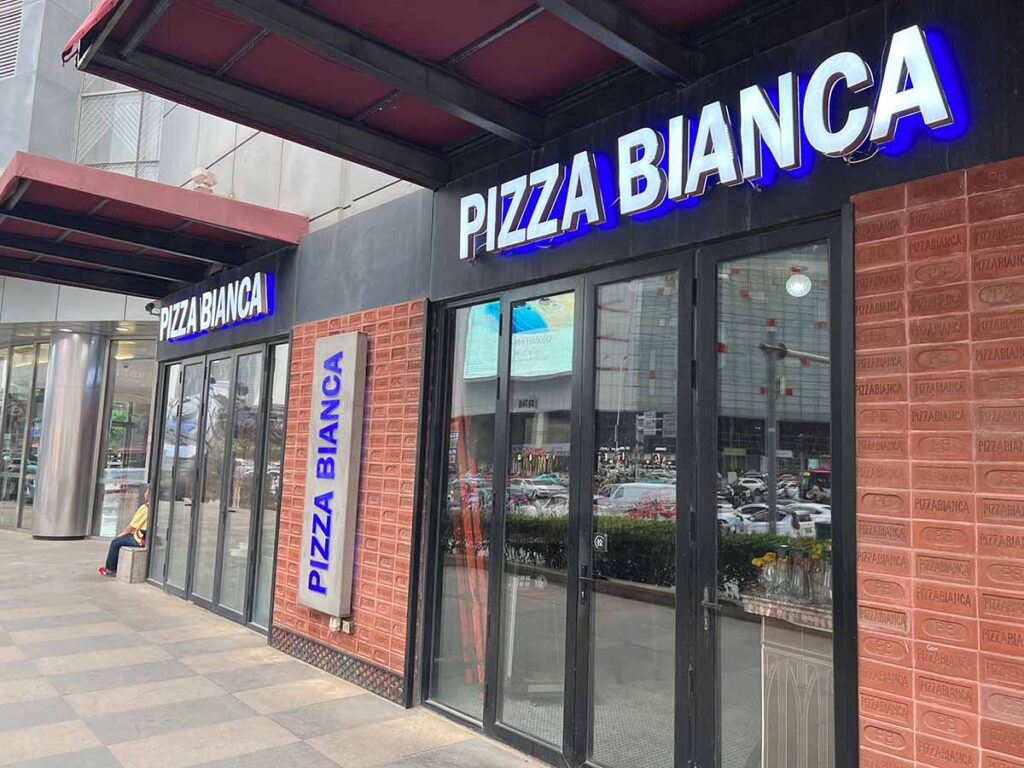 pizza bianca review outside the restaurant